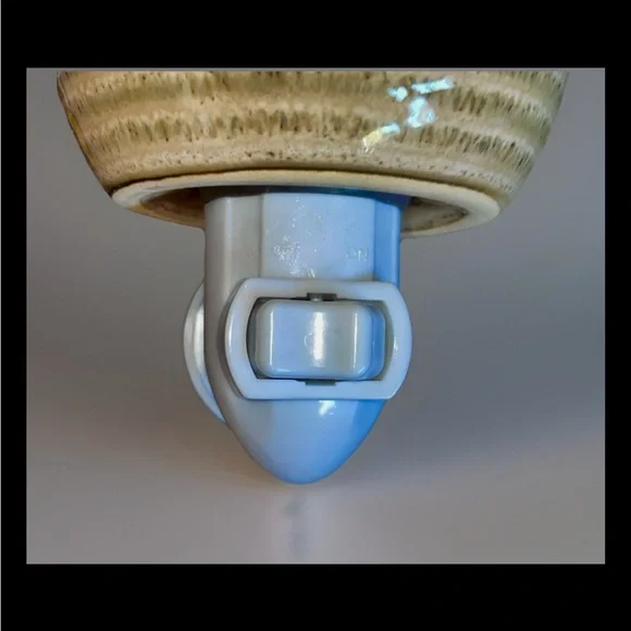 Tuscany Candle Ceramic Plug-In Fragrance Warmer & Night Light -Live Laugh Love - Picture 7 of 13